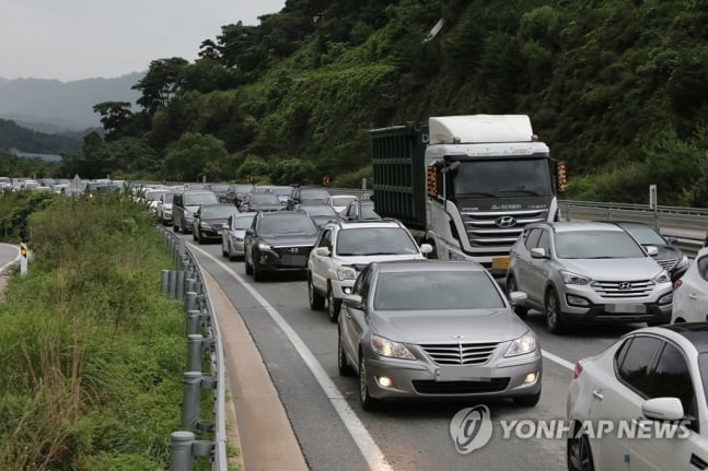 주차장 된 충주∼제천 간 국도