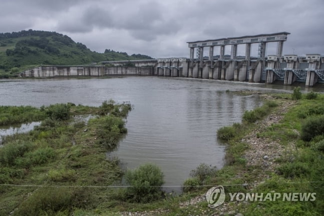 임진강 군남댐 7개 수문 개방…"연천·파주 침수 주의"