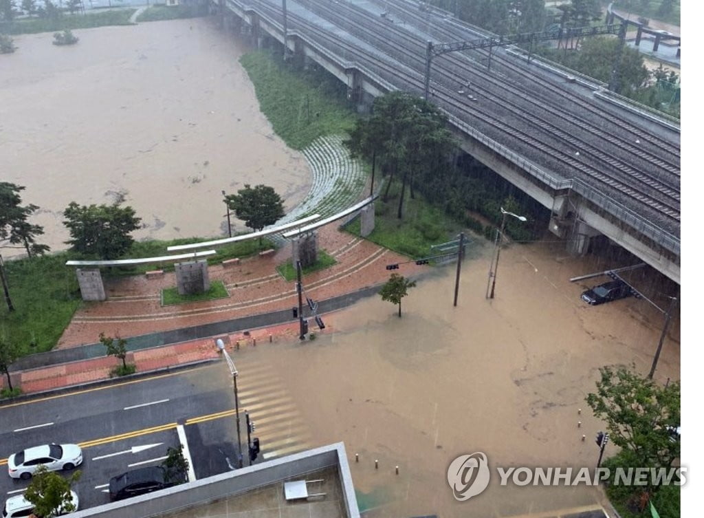 호우경보 천안, 곳곳 통제…성정·쌍용지하차도 통행금지