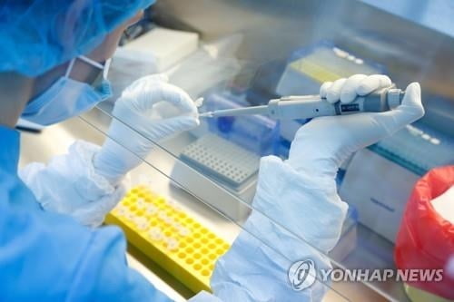 러, 코로나 백신 `성급한 양산`…WHO "안전지침 준수하라"