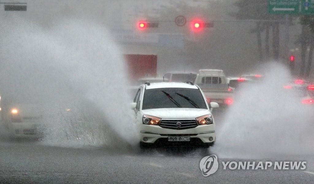 내일도 비 내린다…충청·남부 최대 250㎜ 이상