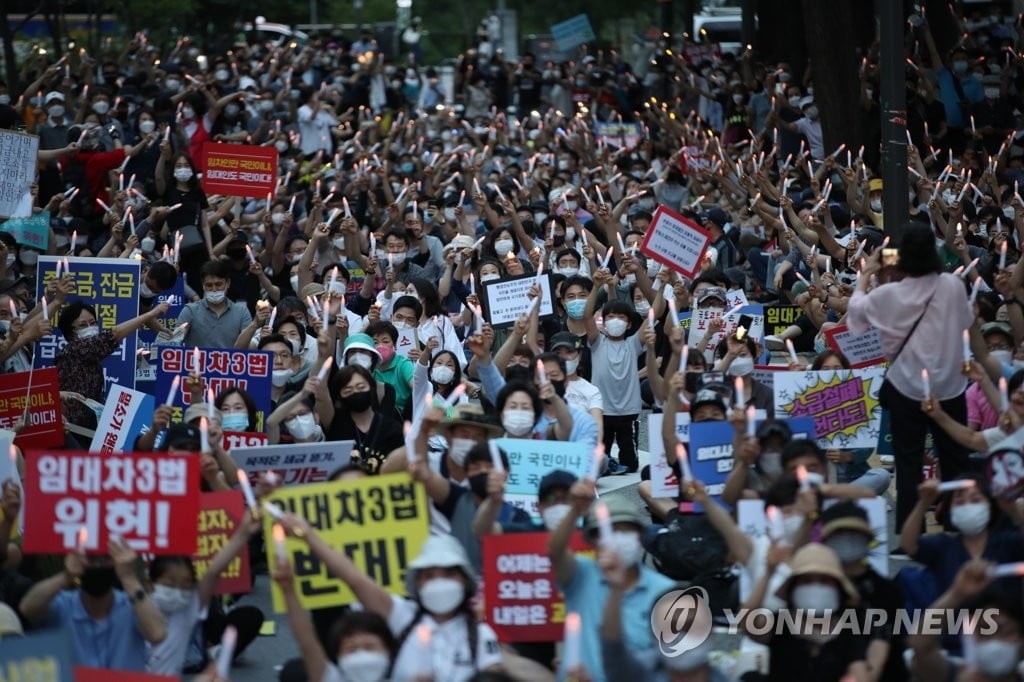 `임대차 3법 반대` 촛불집회 (사진=연합뉴스)