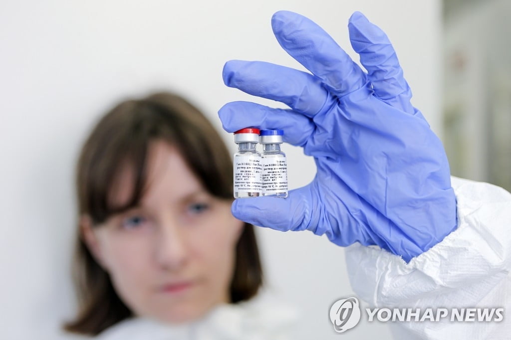 獨 "올 가을 백신 사용 가능"…팬데믹 통제는 `미지수`