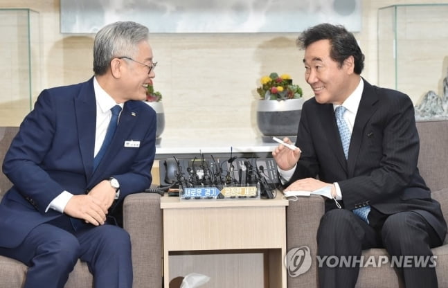 이재명, 이낙연 앞섰다…차기 대선 선호도 첫 1위