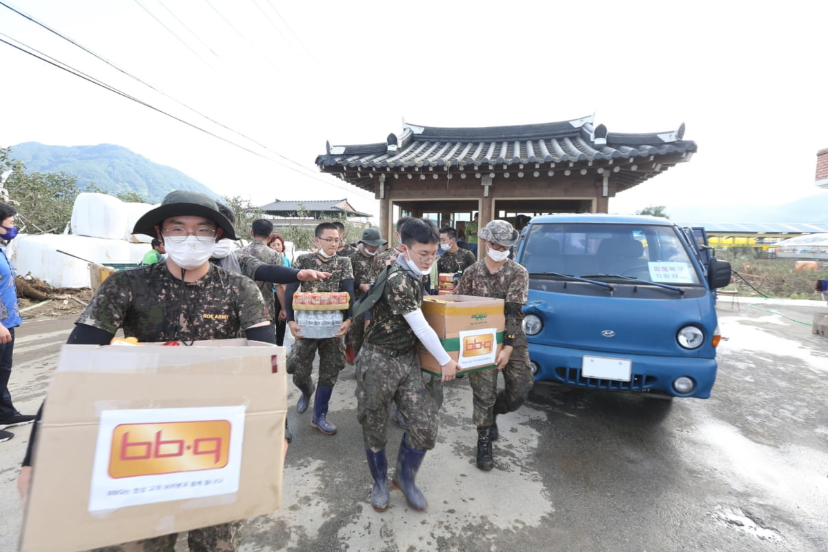 BBQ, 전남 구례 수해지역 봉사자에 치킨 1000인분 전달