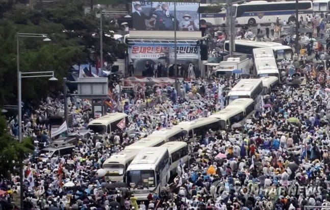 경찰도 비상…광화문 투입 7,600명 코로나19 모두 검사