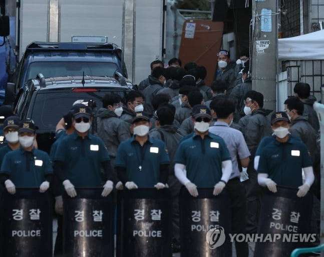 경찰, 사랑제일교회 압수수색 4시간여만에 종료…교인 명단 확보