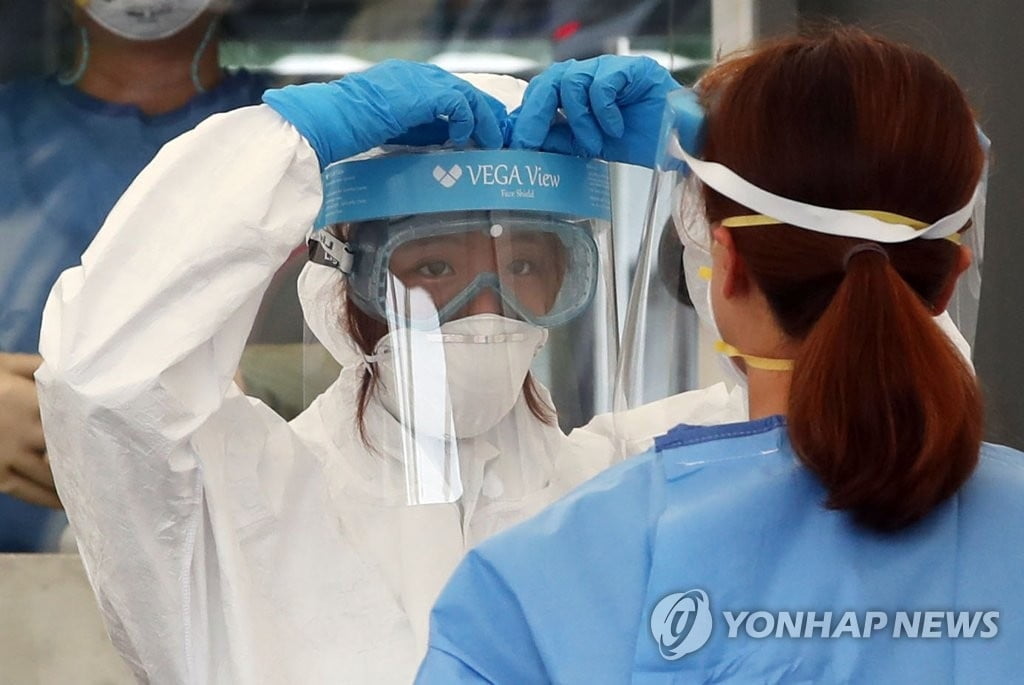 오늘부터 전국서 거리두기 2단계…위반시 벌금 300만원