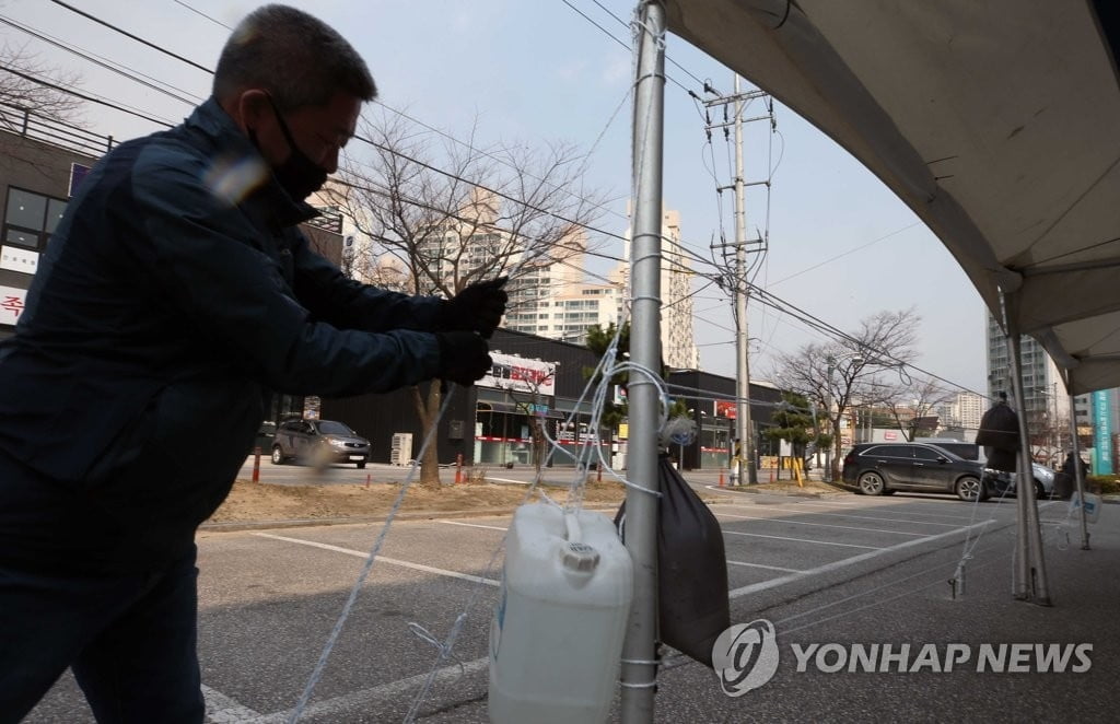 강원 강릉시 드라이브 스루 선별진료소 (사진=연합뉴스)