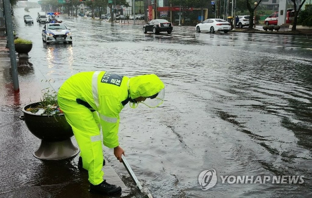 태풍 바비 내일 오전 5시 서울 최근접…현재 제주 초속 45m 강풍