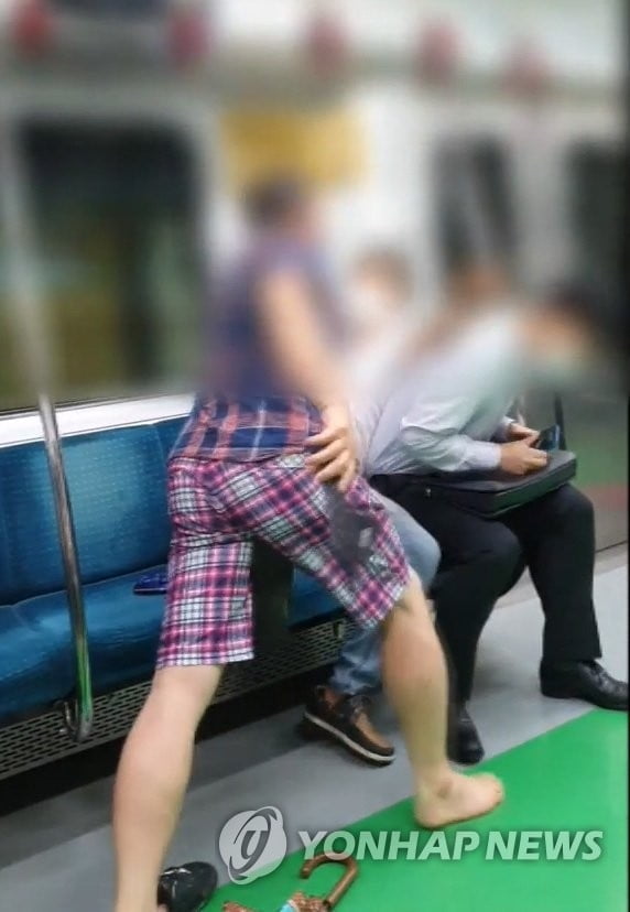 지하철 마스크 싸움 50대, 구속심사 출석…"죄송합니다"