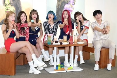 [TEN 포토] 에이프릴 '달콤한 마카롱 드셔보세요~'