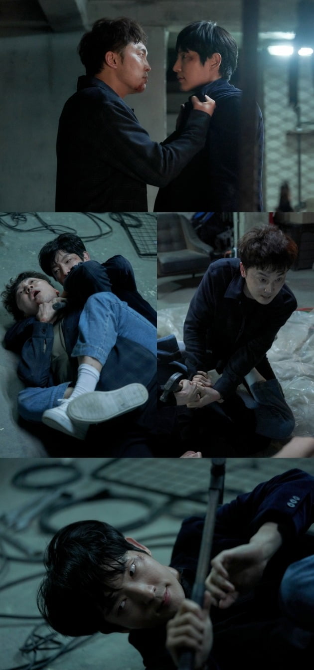 '악의 꽃' 이준기, 서현우가 몸싸움을 벌인다. / 사진제공=tvN