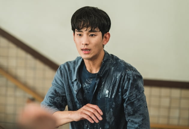 ‘사이코지만 괜찮아’에서 정신병동 보호사 문강태 역으로 열연한 배우 김수현. /사진제공=tvN