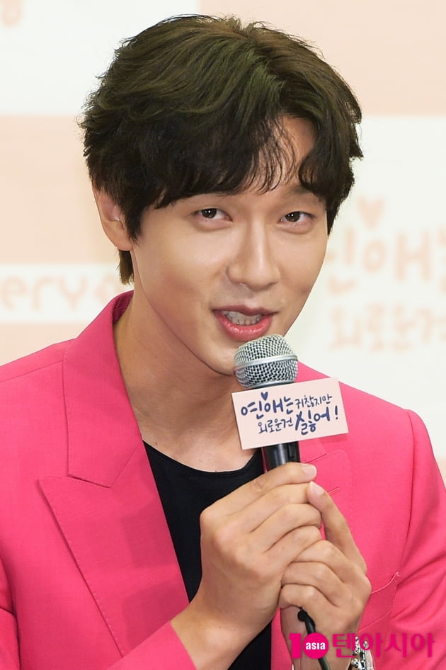 [TEN 포토] 지현우 '연애는 귀찮지만, 간질간질한 로멘스 드라마'