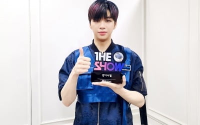 '더쇼' 강다니엘, 컴백과 동시에 1위…'복화술 라이브' 공약 이행