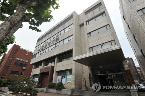 '성폭력 의혹→제명→소송' 김성룡 9단, 다시 제명