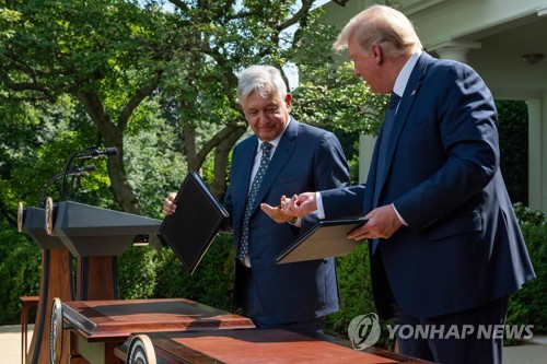 [특파원 시선] 대통령의 마스크 착용과 코로나19 사망자 수의 상관관계