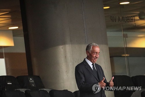 '아직은 청춘'…70대 포르투갈 대통령, 물에 빠진 여성 구해