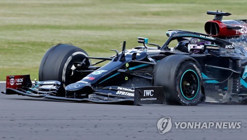 터진 바퀴도 못 말린 우승…F1 해밀턴, 브리티시 GP '폴투윈'