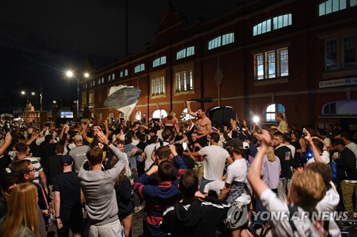 '2천억원짜리 한판' 승자는 풀럼…브렌트퍼드 꺾고 EPL 복귀