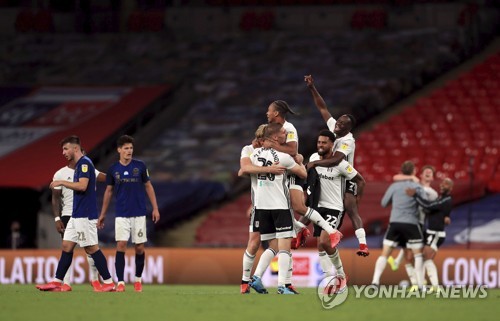 '2천억원짜리 한판' 승자는 풀럼…브렌트퍼드 꺾고 EPL 복귀