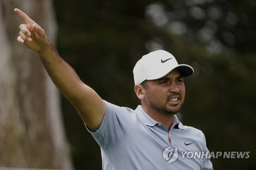 데이, PGA 챔피언십 첫날 선두…우즈는 3타 차 20위권