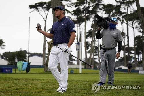 데이·토드 PGA 챔피언십 첫날 공동 1위…우즈는 3타 차 20위(종합)