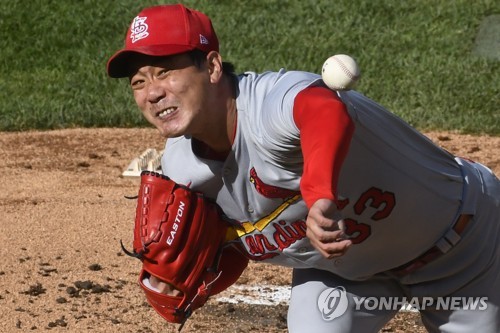 엉뚱한 모자·로진백 깜빡…첫 선발 등판에 긴장한 김광현