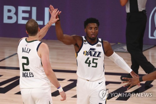 '돈치치 28점' NBA 댈러스, 클리퍼스에 반격…유타도 덴버 제압