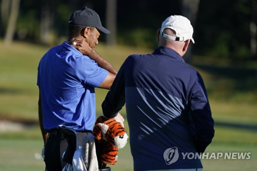 '냉찜질'에 떠오른 부상주의보…우즈 "오일 때문에 뜨거워서"