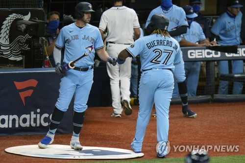 쇼, 무릎 이상으로 교체…토론토, 보스턴에 역전패