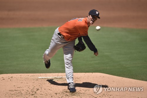 MLB 괴짜 투수 그레인키, 이번엔 시속 86㎞ '아리랑 커브'