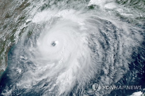 6ｍ 폭풍해일 동반 허리케인에 미 초긴장…코로나로 재택 고집도(종합)