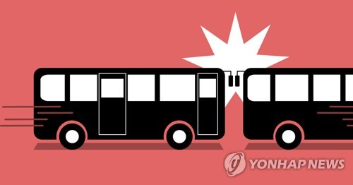 서울 공덕역 인근서 버스 추돌사고…승객 2명 경상