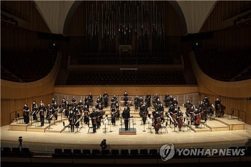 취소, 조기폐막, 연기…코로나 확산에 신음하는 공연계