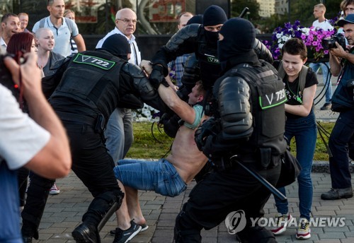 노벨문학상 수상자도 "물러나라"…벨라루스 나흘째 대선불복시위