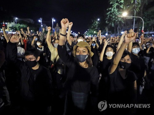 "태국 국민 과반, 정권 퇴진 요구에 찬성"