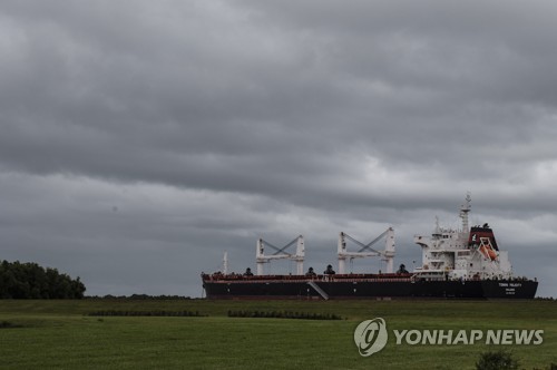 국제유가, 원유시설 폭풍 피해 우려로 상승…WTI 0.7%↑