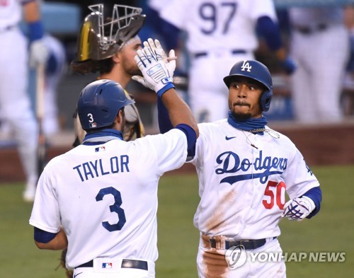 다저스 베츠, 통산 6번째 한 경기 3홈런…MLB 최다 타이