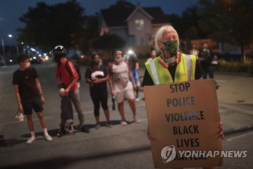 '비무장 흑인피격' 위스콘신 안정 조짐…소요없이 시위 종료