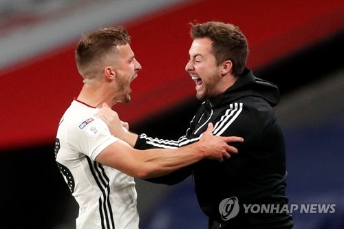 '2천억원짜리 한판' 승자는 풀럼…브렌트퍼드 꺾고 EPL 복귀