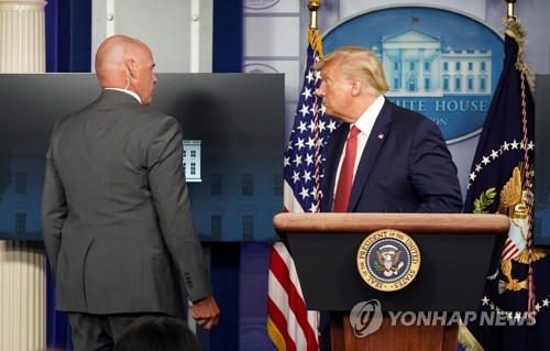 무장상태라더니…총격시늉에 대응사격 '용의자 총기소지 안해'(종합)