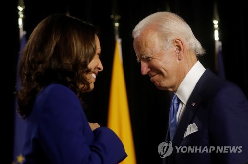 해리스 "미국에 리더십 간절…트럼프-펜스는 실패한 정부" 직격(종합)