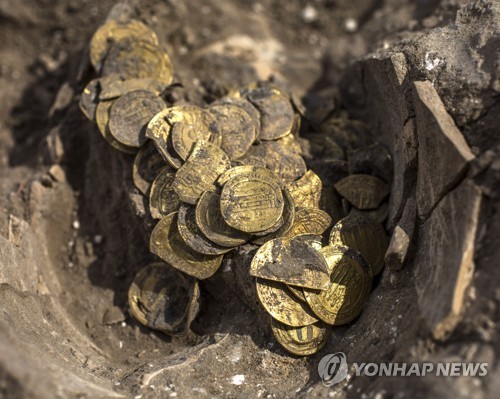 "나뭇잎인가?" 이스라엘 유적지서 1천년된 금화 무더기 발굴