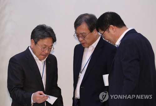 떠나는 강기정·김거성 "영광이었다"…김조원은 모습 안보여