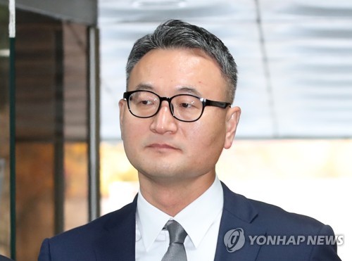 '뇌물수수' 전 군사법원장 "남재준 요구로 금품 수수해 전달"