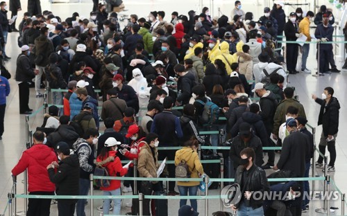 코로나19 탓에 하늘길 막혀 불법체류자 40만명 육박 '사상 최대'