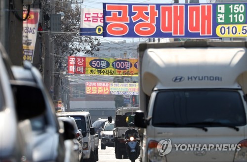 경단녀 재고용에 법인세 혜택확대…상반기 적자 중소기업에 환급(종합)