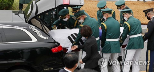 국방부 "백선엽, 위기에 처한 나라 지켜…파묘 근거 없다"